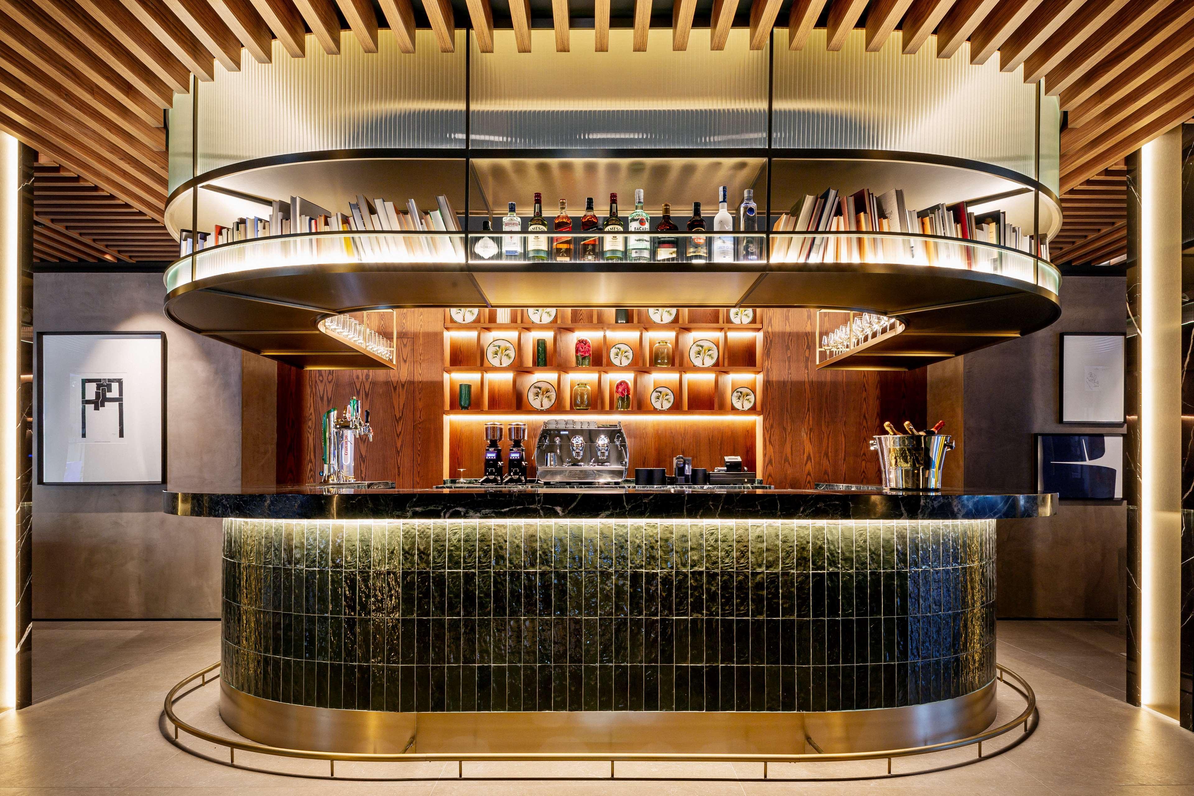 Radisson Collection Hotel, Magdalena Plaza Sevilla Exterior foto The bar at the 1906 Lounge